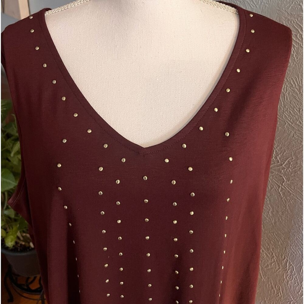 Catherines Black Label short sleeve knit maroon top round studs on front size 2X